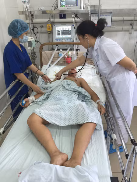 Tai nạn vì treo lồng chim trên dây điện ảnh 1