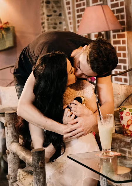 Nhật Kim Anh "khoá môi" bạn diễn người Ý trong MV mới ảnh 6