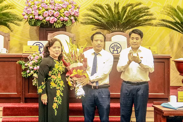 Bãi nhiệm đại biểu HĐND TP với nguyên Bí thư Phúc Thọ Hoàng Mạnh Phú ảnh 2