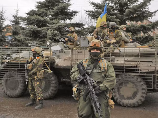 Xe quân sự Ukraine gặp nạn, 13 quân nhân thiệt mạng ảnh 1