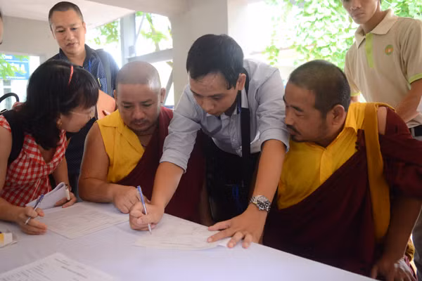 Lạt ma Ấn Độ tham gia hiến máu dành tặng các bệnh nhân nhi ảnh 4