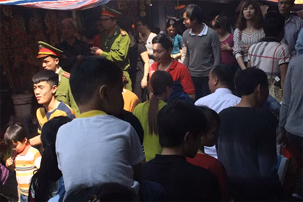 Hàng vạn du khách nô nức trẩy hội chùa Hương ảnh 5