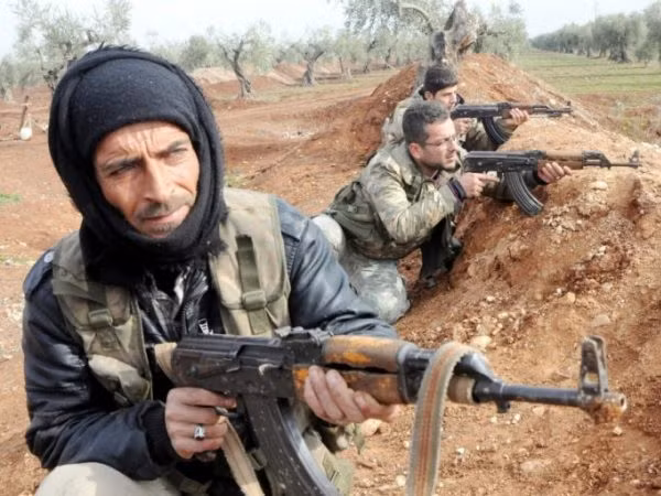 Phiến quân thân Thổ Nhĩ Kỳ bắt giữ 14 binh sĩ Syria ảnh 1
