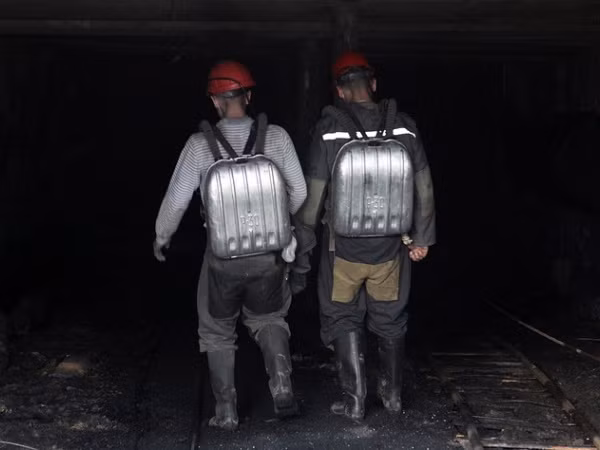 Sập hầm mỏ ở Lugansk: 2 người chết, 15 người mất tích ảnh 1 Sập hầm mỏ ở Lugansk: 2 người chết, 15 người mất tích ảnh 1