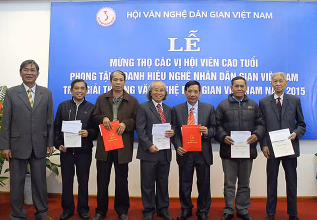 Trao giải cho công trình nghiên cứu văn nghệ dân gian ảnh 1
