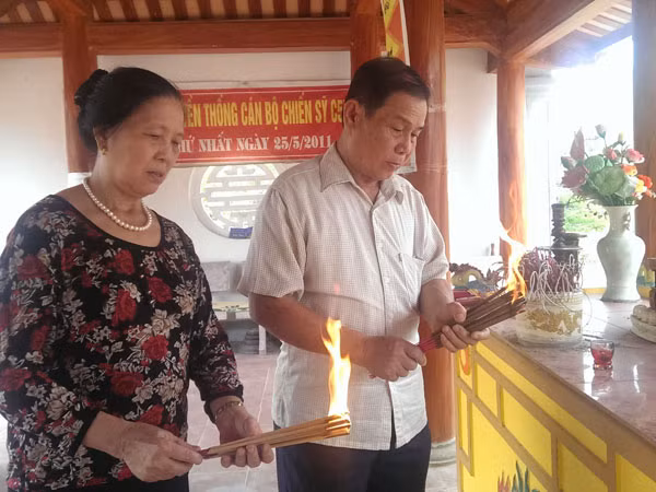 Vợ chồng người lính thương binh xây miếu thờ đồng đội ảnh 1