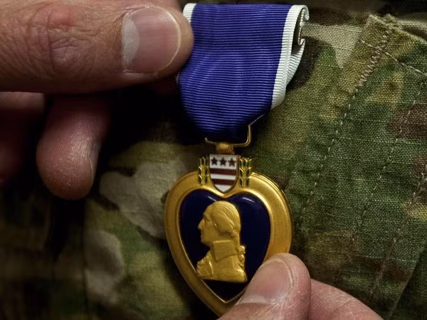 Lính bị thương trong vụ Iran tấn công căn cứ Mỹ ở Iraq sẽ được nhận huy chương Purple Heart ảnh 1