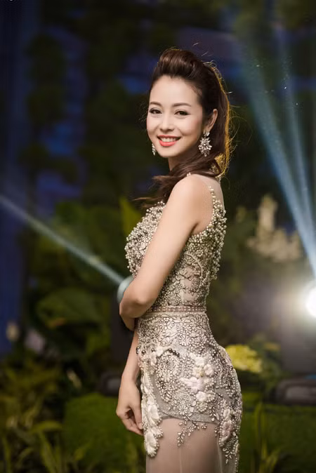 Jennifer Phạm diện đầm xuyên thấu, khoe chân dài gợi cảm ảnh 5