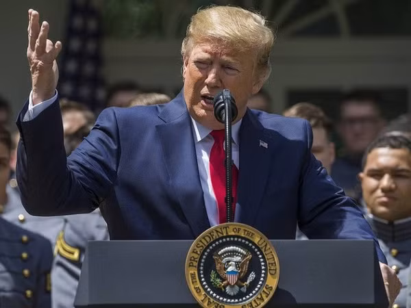 Tổng thống Trump gia hạn lệnh trừng phạt chống Syria thêm một năm ảnh 1