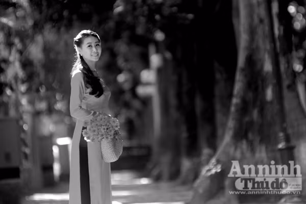 Ngắm mùa thu Hà Nội tuyệt đẹp qua những bức ảnh đen trắng ảnh 2