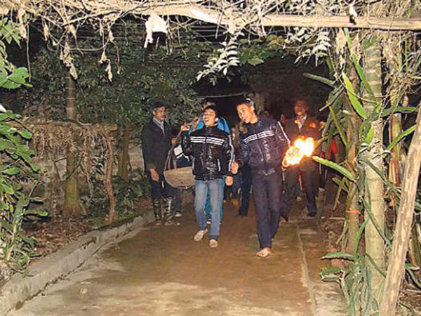 “Gọi gạo” đêm giao thừa ảnh 1