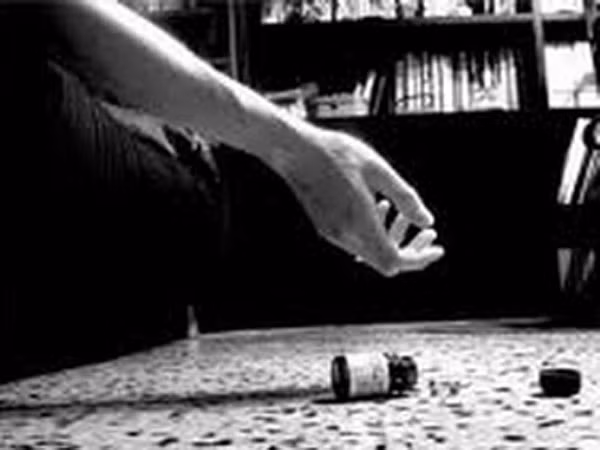 Tình trạng tự tử trong các gia đình: Quẫn quá hóa dại ảnh 1
