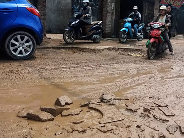 Nguy cơ tai nạn trên con đường “ổ voi” ảnh 5