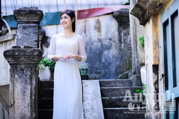 Ngắm nữ sinh tài sắc đẹp mơ màng trong nắng thu Hà Nội ảnh 3