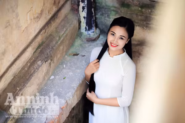Ngắm nữ sinh tài sắc đẹp mơ màng trong nắng thu Hà Nội ảnh 7