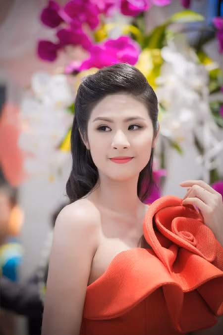 Hoa hậu Kỳ Duyên “lu mờ” trước đàn chị Ngọc Hân ảnh 1