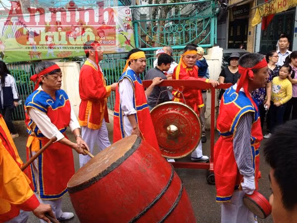Lễ rước “hoành tráng” ở làng lụa lớn nhất nước ảnh 16