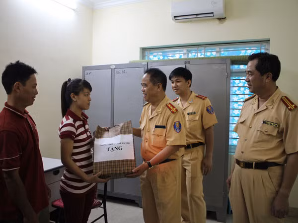 CSGT Hà Nội: Thi đua hàng ngày, mỗi người một việc tốt phục vụ nhân dân ảnh 1