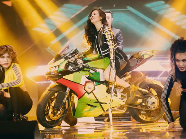 Hoàng Thuỳ Linh bất ngờ xin rút khỏi The Remix ảnh 1