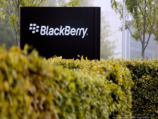 Blackberry "bất ngờ" sa thải 200 nhân viên ở Canada và Florida? ảnh 1
