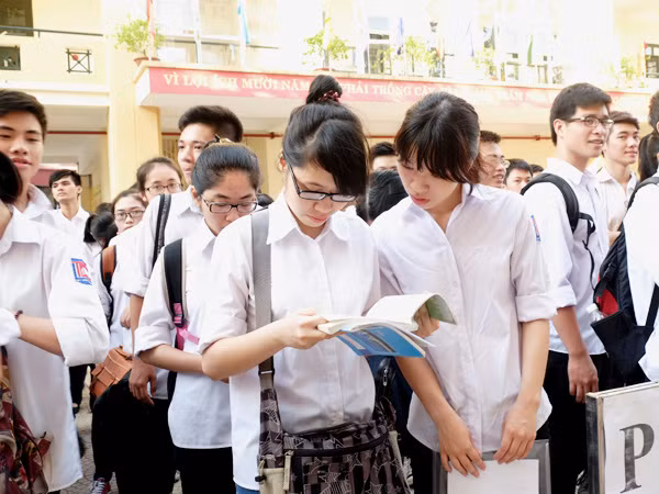 Thi THPT quốc gia: Thí sinh lo đề khó ảnh 1