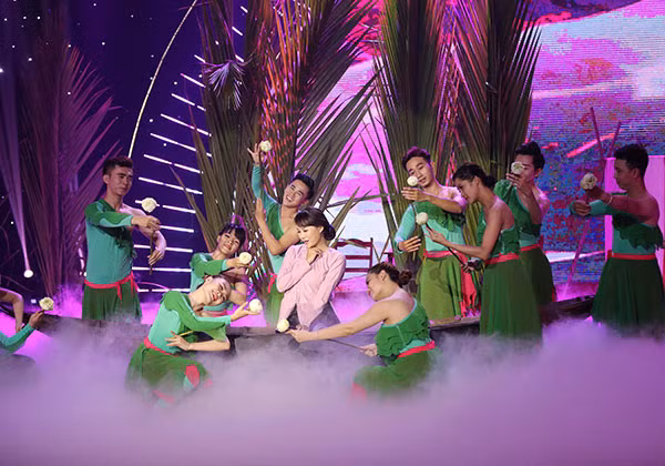 "Người đẹp Tây Đô" – Việt Trinh làm giám khảo Kịch cùng Bolero ảnh 5