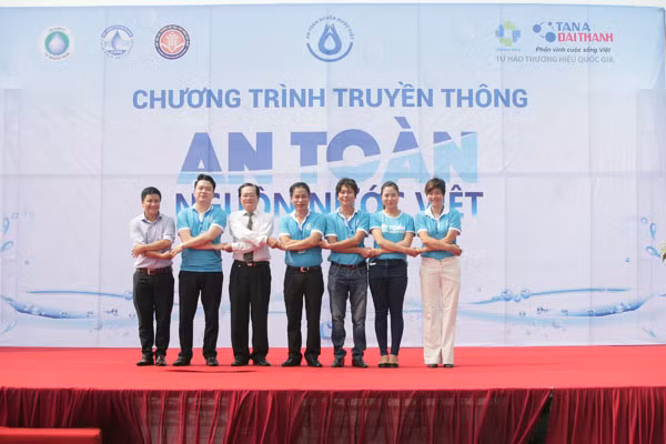 Lọc nước sông Tô Lịch thành nước uống trực tiếp ảnh 1