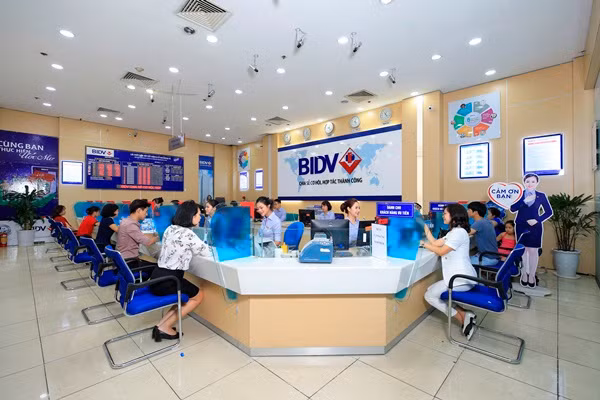 Ngân hàng tạm giữ nguyên nhóm nợ với những khoản vay bị ảnh hưởng bởi dịch Covid-19 ảnh 1