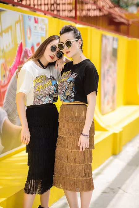 Chị em Yến Trang - Yến Nhi diện thời trang cá tính dạo phố ảnh 5 Chị em Yến Trang - Yến Nhi diện thời trang cá tính dạo phố ảnh 5
