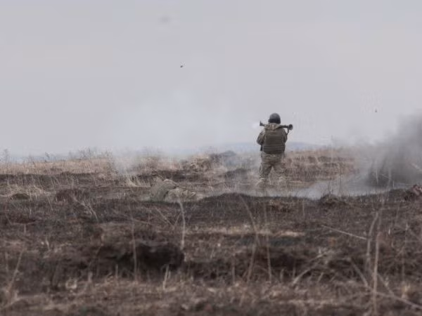 Một binh sĩ Ukraine bị bắn chết ở Donbass ảnh 1