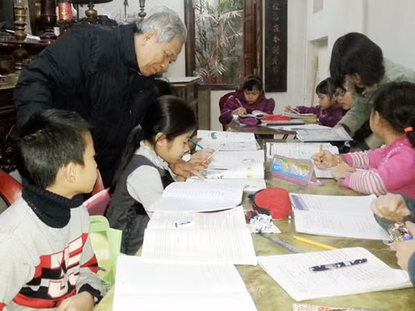 Lớp học của ông giáo Nguyễn Trà ảnh 1