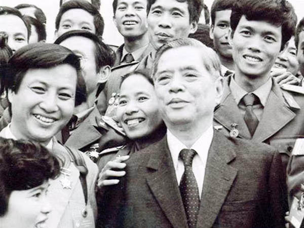 Tiếp tục giữ vững định hướng xã hội chủ nghĩa, tăng cường sự lãnh đạo của Đảng trong sự nghiệp đổi mới đất nước ảnh 1