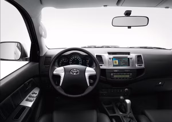 Toyota trình làng phiên bản cao cấp Hilux Invincible X ảnh 3