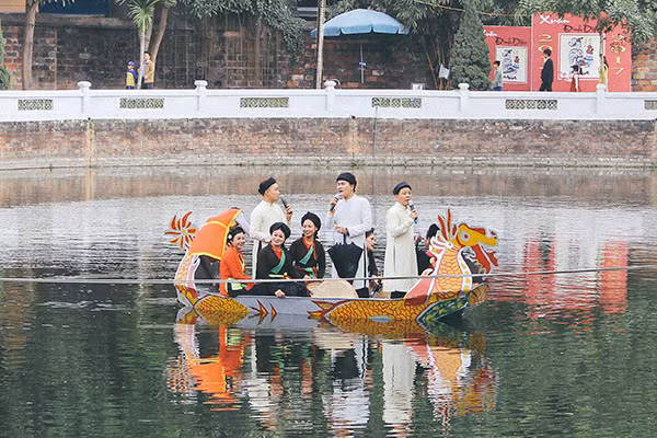 Người dân Thủ đô đổ xô đi xin chữ đầu năm mới ảnh 11