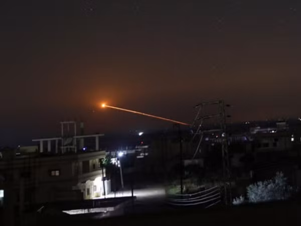 Phòng không Syria đánh chặn tên lửa của kẻ thù nhằm vào Homs và Hama ảnh 1