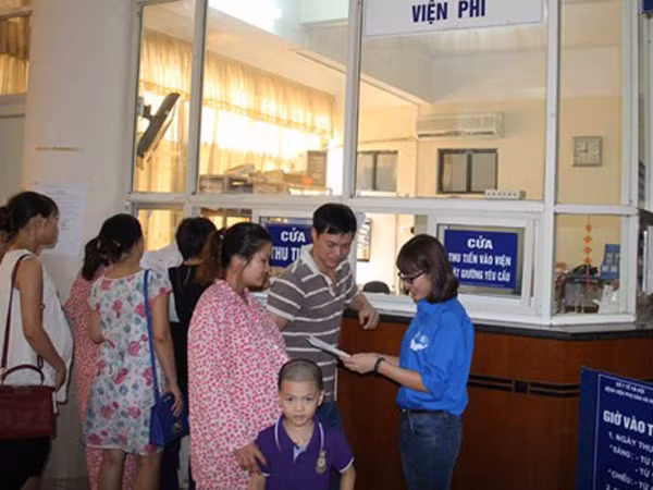 Viện phí sắp tăng, ai lợi ai thiệt? ảnh 1