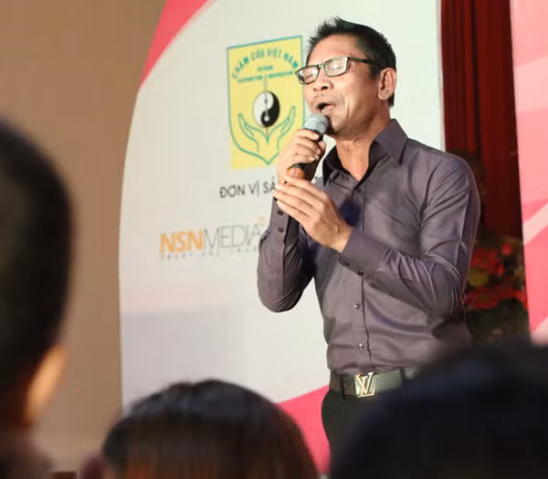 Dàn Sao Mai mang yêu thương đến bệnh viện ảnh 10