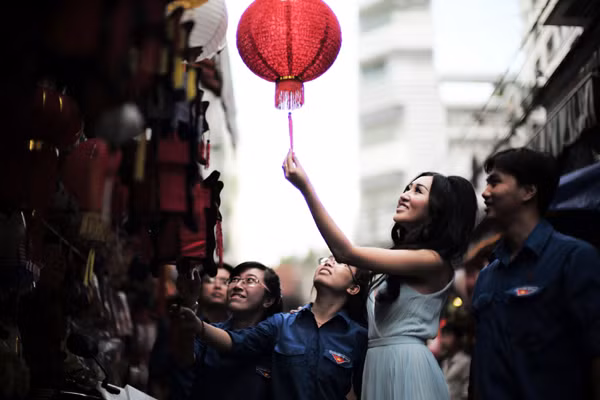 Hoa hậu Huỳnh Thuý Anh rạng rỡ chia sẻ niềm vui Tết Trung thu ảnh 5