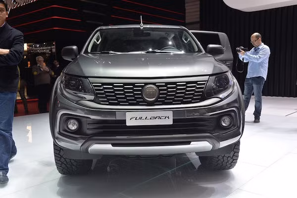 Xe bán tải Fiat Fullback: Thiết kế thể thao, bắt mắt ảnh 8
