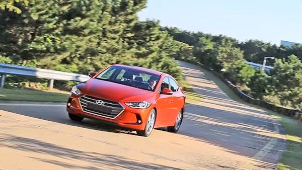 Hyundai Elantra 2016: Rộng rãi và cao cấp hơn ảnh 6 Hyundai Elantra 2016: Rộng rãi và cao cấp hơn ảnh 6