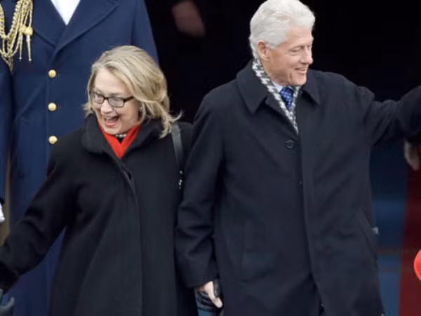 FBI lại "chơi khó" bà Clinton khi bóc mẽ cựu tổng thống Mỹ ảnh 1