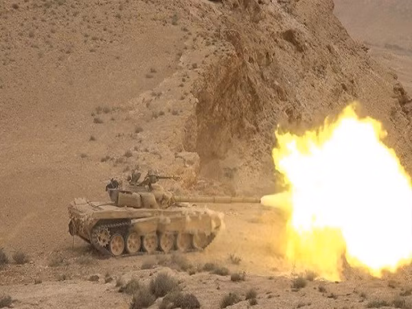 Quân đội Syria đánh bật IS ra khỏi khu vực giàu dầu mỏ ở Raqqa ảnh 1