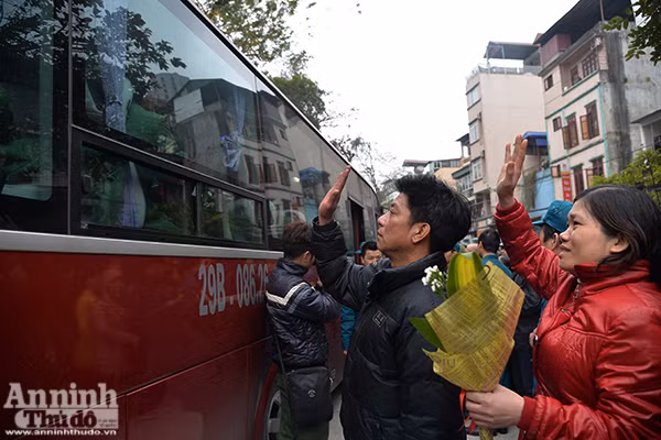 Tuổi trẻ Thủ đô náo nức lên đường thực hiện nghĩa vụ thiêng liêng với Tổ quốc ảnh 14