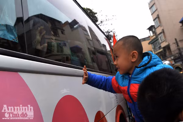 Tuổi trẻ Thủ đô náo nức lên đường thực hiện nghĩa vụ thiêng liêng với Tổ quốc ảnh 11