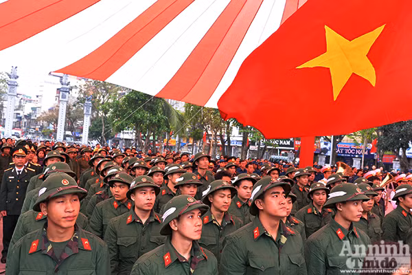 Tuổi trẻ Thủ đô náo nức lên đường thực hiện nghĩa vụ thiêng liêng với Tổ quốc ảnh 1