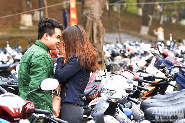 Tuổi trẻ Thủ đô náo nức lên đường thực hiện nghĩa vụ thiêng liêng với Tổ quốc ảnh 7