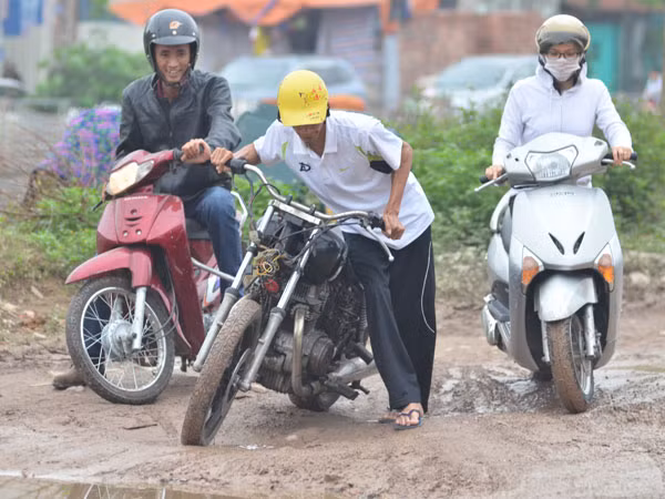 Nguy cơ tai nạn trên con đường “ổ voi” ảnh 6