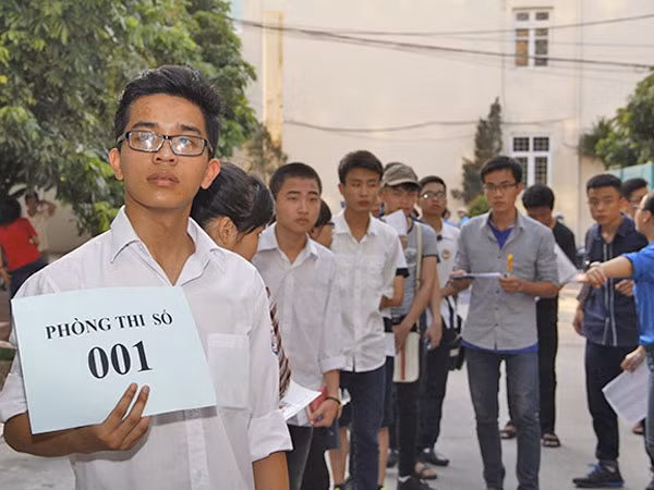 Thi xong biết điểm ngay ảnh 2