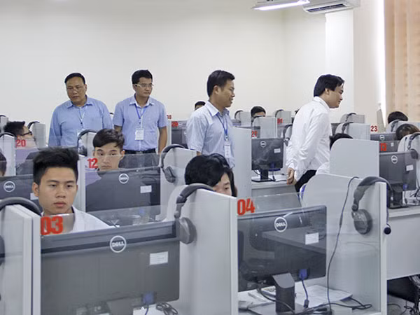 Thi xong biết điểm ngay ảnh 1
