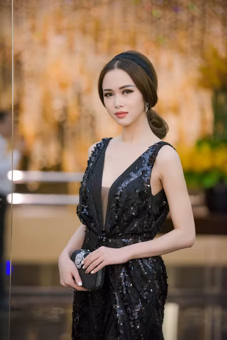 "Đứng hình" trước vẻ quyến rũ đầy ma mị của Vũ Ngọc Anh ảnh 1